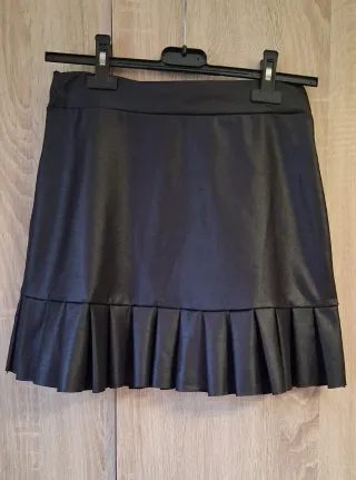 Falda negra con volantes