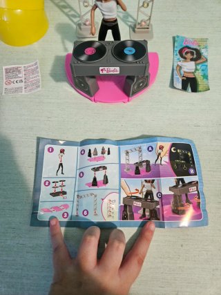 Sorpresa Barbie Kinder Uovo di Pasqua 2023 DJ