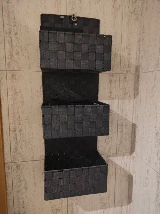 Colgador de pared mimbre gris 3 cestas