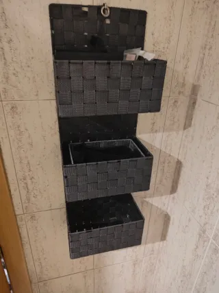 Colgador de pared mimbre gris 3 cestas