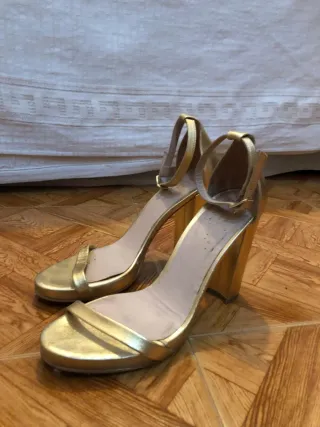 Sandalias tacón Olivia Bimani doradas