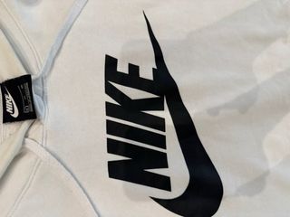 Sudadera Nike con capucha blanca