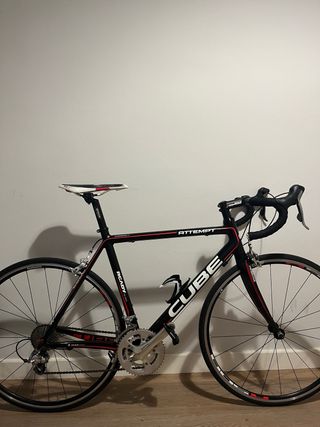 Bicicleta de carretera Cube
