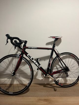 Bicicleta de carretera Cube
