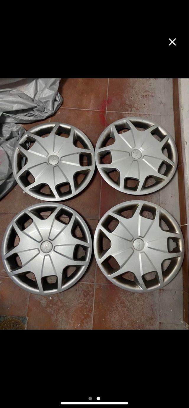 Tapacubos Ford Transit (4 unidades)