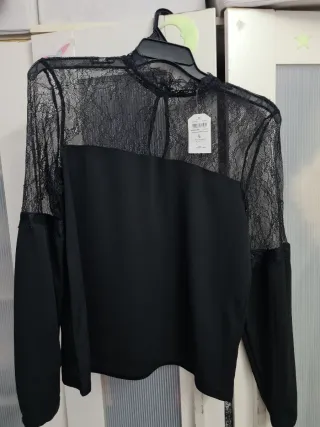 Elegante Camisa Negra con Encaje Talla L