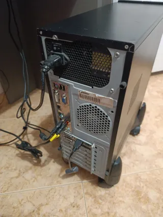  PC Gigabyte Negra