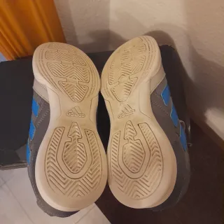 Botas de fútbol Adidas. Talla 36