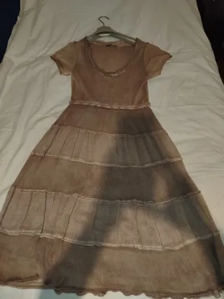 Vestito lungo a balze marrone