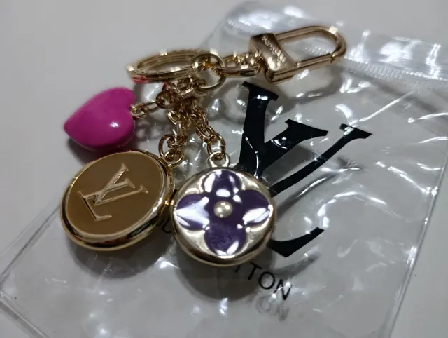 Llavero Corazón y Flor LV