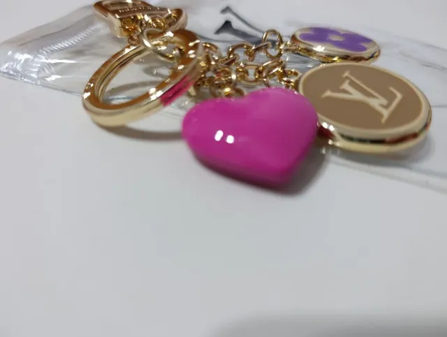 Llavero Corazón y Flor LV