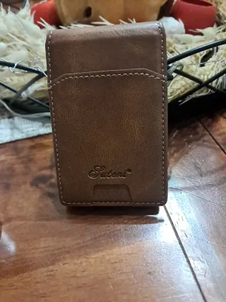 Portatessere similpelle  con chiusura magnetica