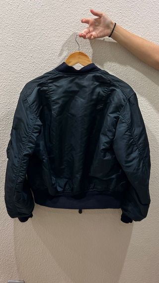Bomber Alpha, interior naranja. 
