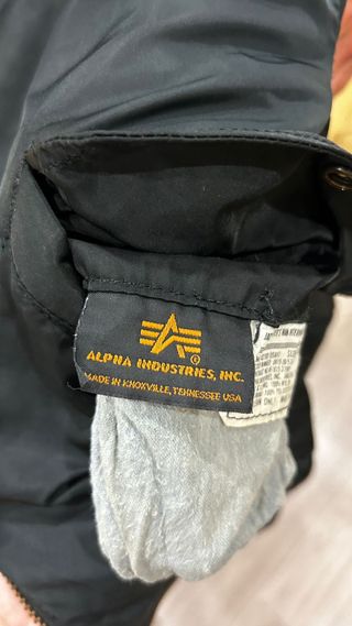 Bomber Alpha, interior naranja. 