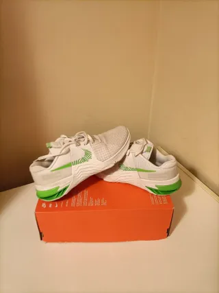T40,5 Nike Metcon 8  Blancas Verdes
