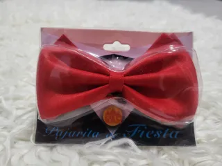 Pajarita Roja de Fiesta