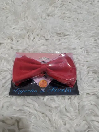 Pajarita Roja de Fiesta