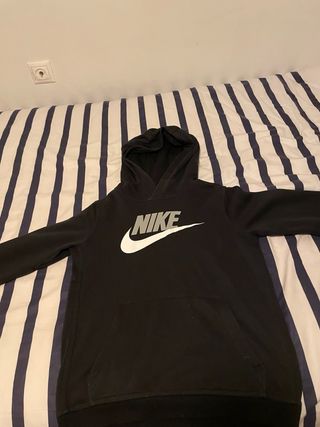 Sudadera Nike básica con logo grande – buen estado