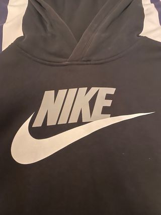 Sudadera Nike básica con logo grande – buen estado
