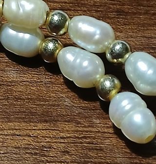 Braccialetto perle fiume su acciaio armonico