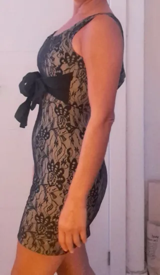 Vestido de encaje negro y beige