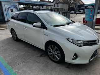 Toyota Auris Touring Sports Hybrid 2015