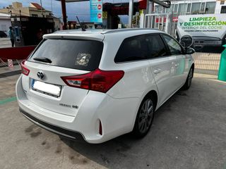 Toyota Auris Touring Sports Hybrid 2015