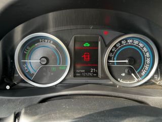 Toyota Auris Touring Sports Hybrid 2015
