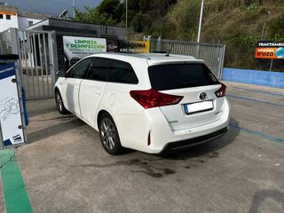 Toyota Auris Touring Sports Hybrid 2015