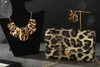 Conjunto Leopardo Collar, Bolso y Pendientes