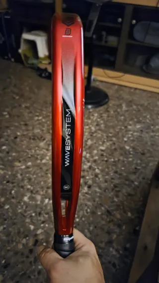 Pala de pádel roja