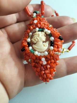Collana corallo rosso con cammeo sardonico