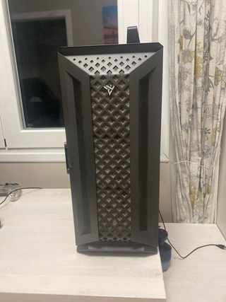 PC Gamer Negro y Gris