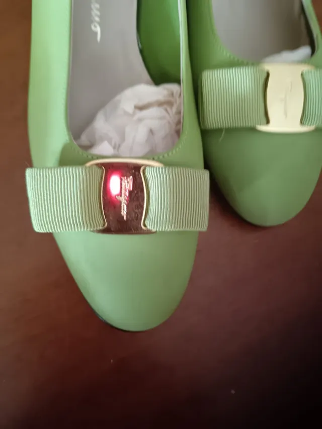 Salvatore Ferragamo verdi con fiocco