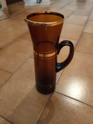 Juego de copas y jarra ámbar