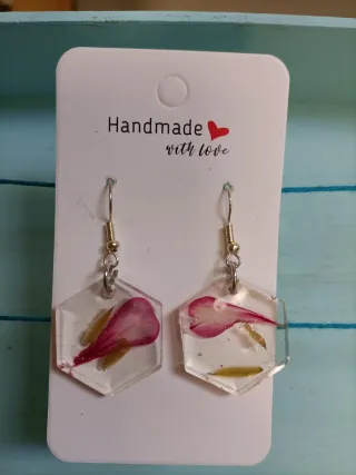 Pendientes hexagonales de resina con pétalos de fl