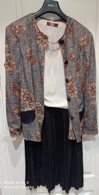 Conjunto Chaqueta y Falda Plisada