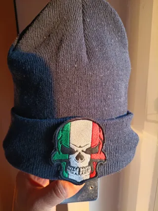 Berretto con teschio bandiera italiana