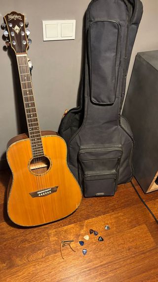 Guitarra Acústica Washburn en perfecto estado