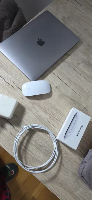 MacBook Pro i5 Plata/Gris Espacial