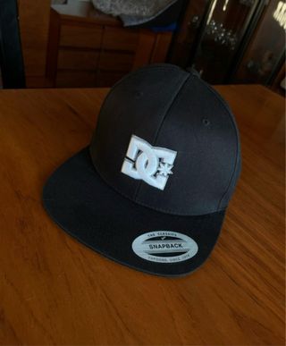 Gorra DC Negra Snapback