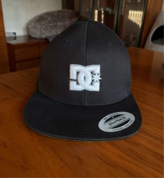 Gorra DC Negra Snapback