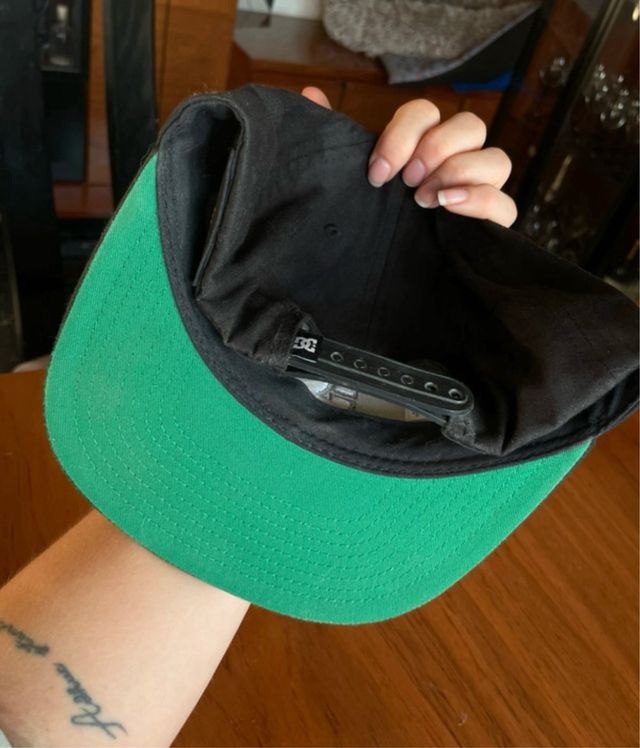 Gorra DC Negra Snapback