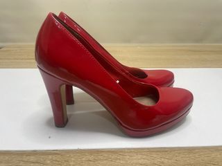 Zapatos de tacón rojos Tamaris talla 38
