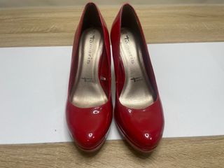 Zapatos de tacón rojos Tamaris talla 38