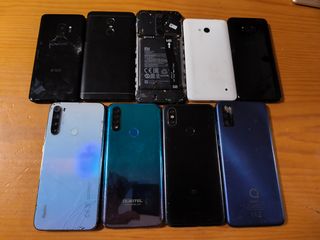 Lotto 9 telefoni cellulari per ricambi (Alcatel, Oukitel, Xiao