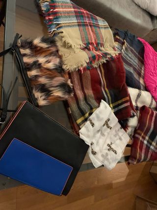 Lote Pañoletas y cartera varios colores