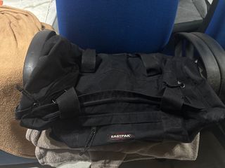 Bolsa de viaje Eastpak negra