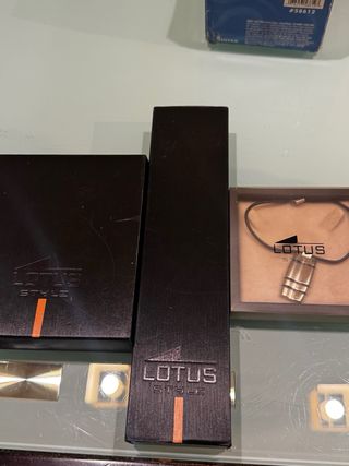 pulsera y 2 colgantes lotus style sin estrenar.