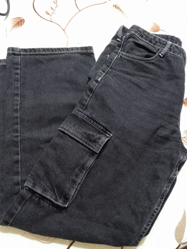 Pantaloni cargo neri Bershka donna